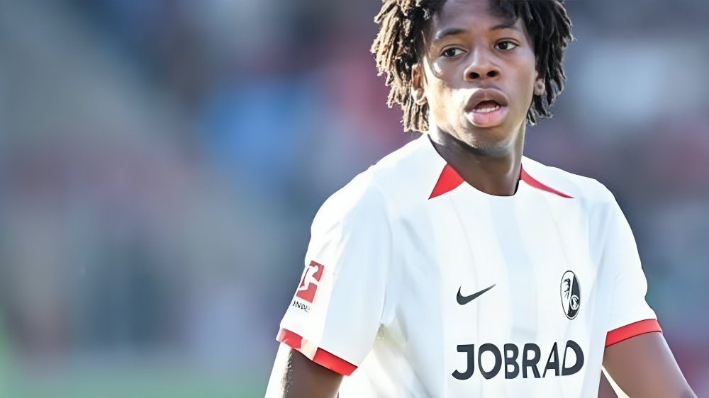 Johan Manzambi playing for SC Freiburg in the Bundesliga